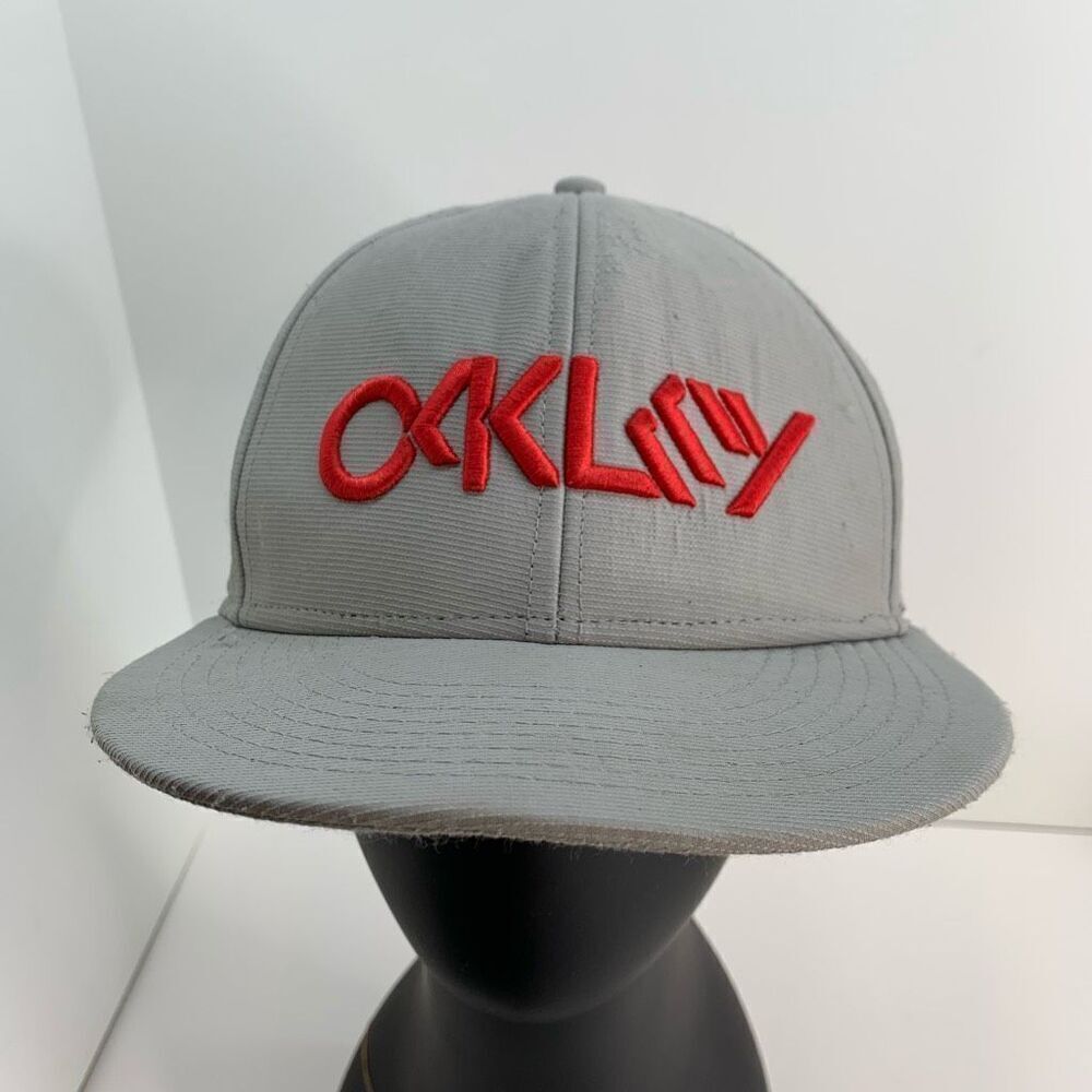 Oakley Limited Gray Red Hat Cap Embroidered Spell Out SnapBack‎